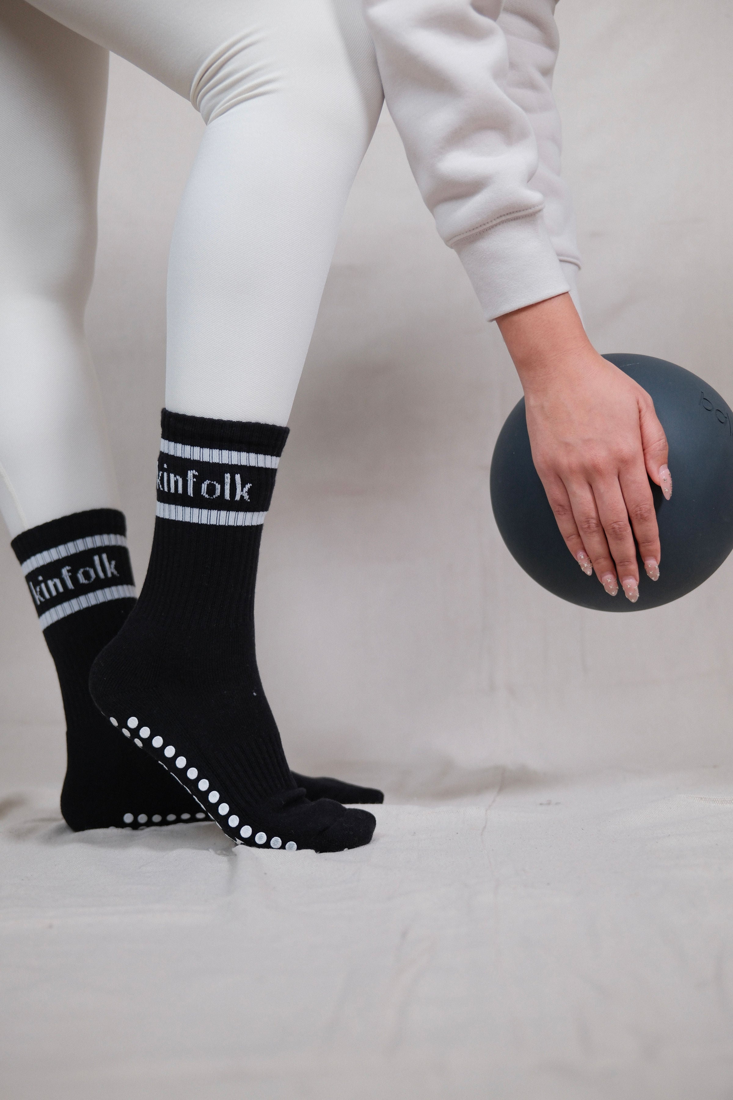 トップス KINFORK Kinfolk Grippy Socks for Pilates and Comfort